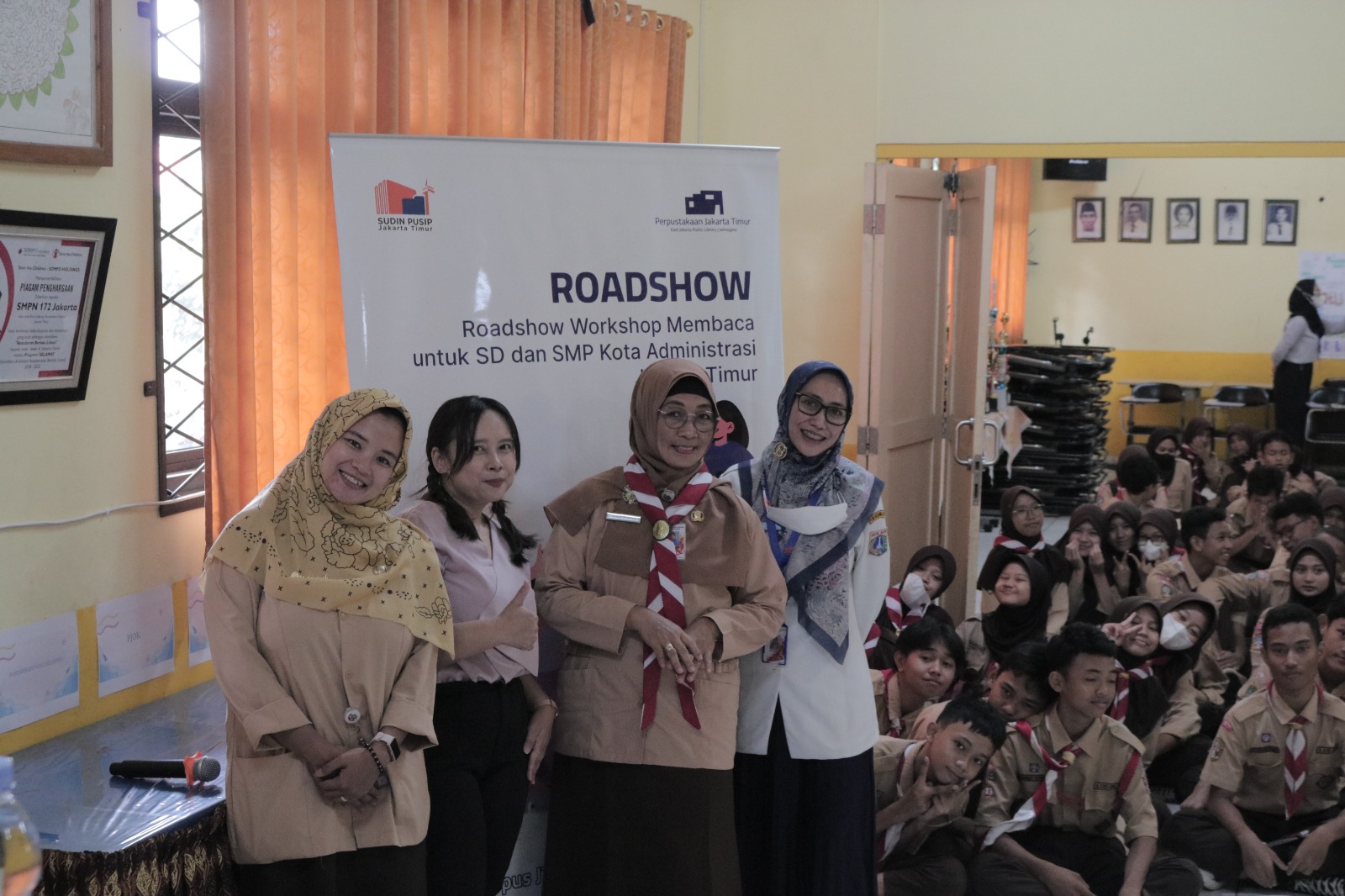 Roadshow Workshop Membaca Di SMP Negeri 172 Jakarta